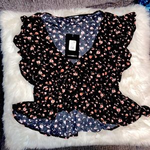 🌸NWT FLORAL CROP TOP 🌺
